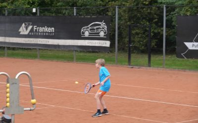 Ook zondag 17-10 speelde de jeugd tennis uit en thuis bij Vale Ouwe.