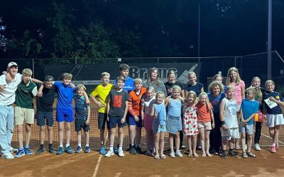 Slaapfeest , tennis en midgetgolf voor de jeugd van Vale Ouwe